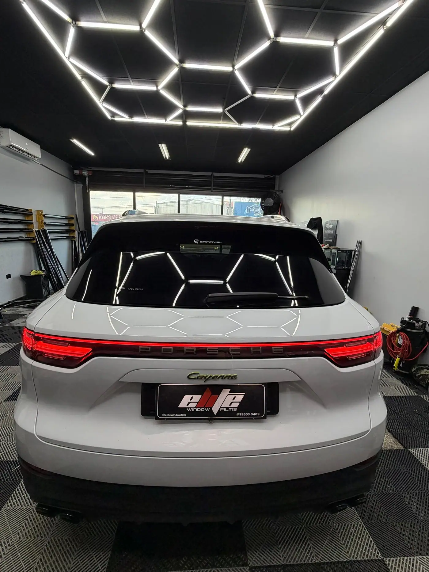 Carro com película aplicada no estúdio da Elite Window Film em Sumaré