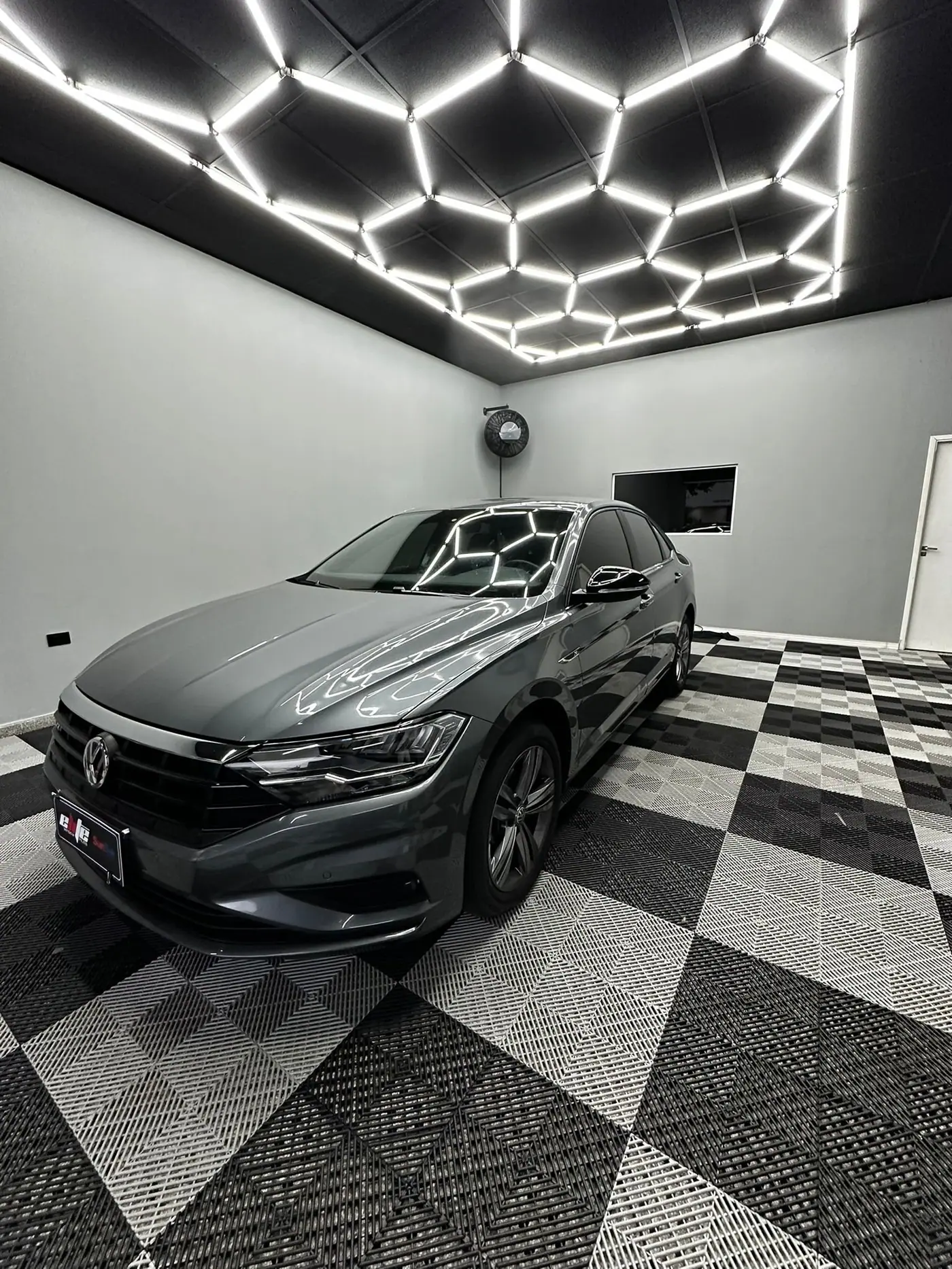 Carro com película aplicada no estúdio da Elite Window Film em Sumaré